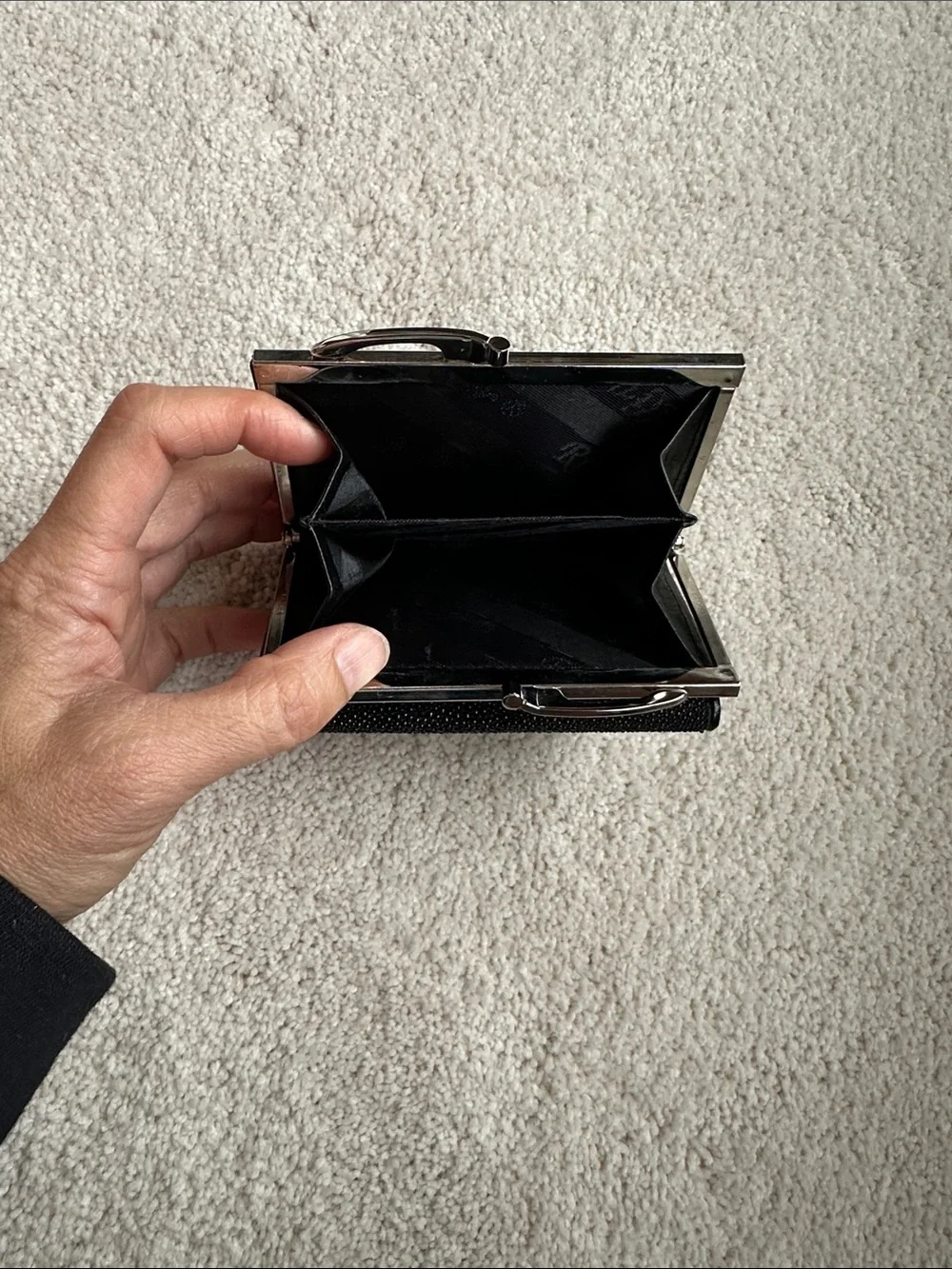 Authentic River Black Stingray Leather Trifold Kiss-Lock Wallet
